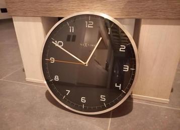 moderne klok 'Nexttime' 35cm beschikbaar voor biedingen