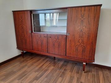 vintage kast beschikbaar voor biedingen