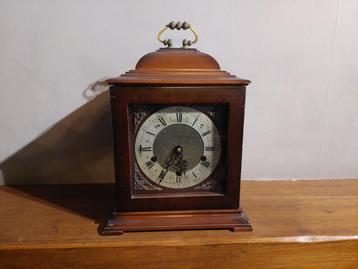 Houten mantel klok antiek beschikbaar voor biedingen