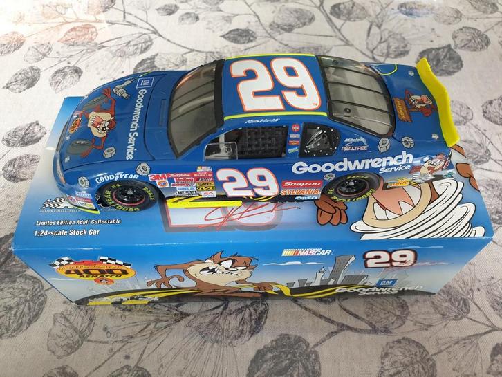 NASCAR 1/24 Chevrolet Harvick 2002 Goodwrench Looney Tunes, Hobby & Loisirs créatifs, Voitures miniatures | 1:24, Comme neuf, Voiture