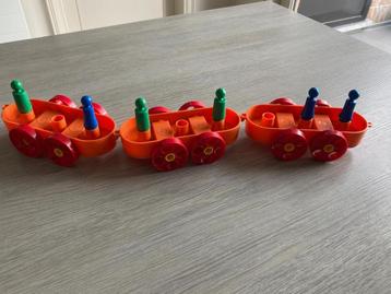 Plastiek auto's die uit elkaar kunnen gehaald worden beschikbaar voor biedingen