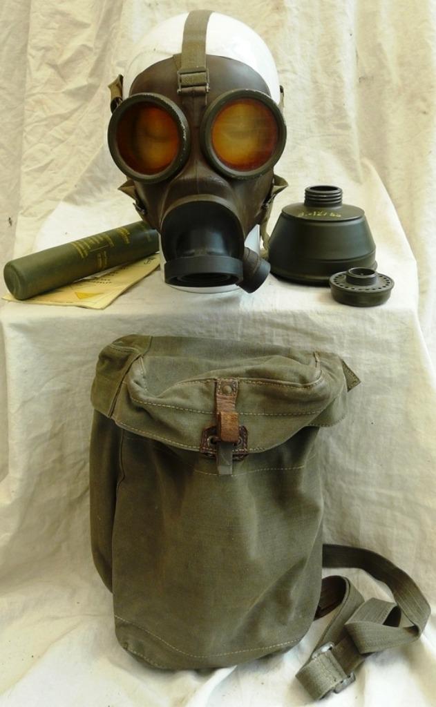 Gasmasker, Vredestein, type: K, 2e Model, KM, MvO, 1953.(1), Verzamelen, Militaria | Algemeen, Marine, Overige typen, Ophalen of Verzenden