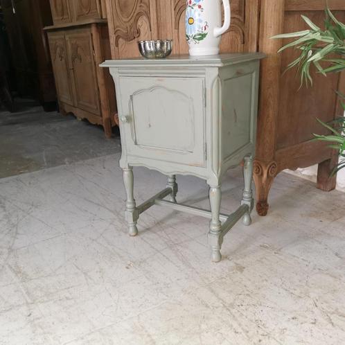 Oud brocante bijzet kastje in eik B 45 D 38 H 67, Antiek en Kunst, Curiosa en Brocante, Ophalen