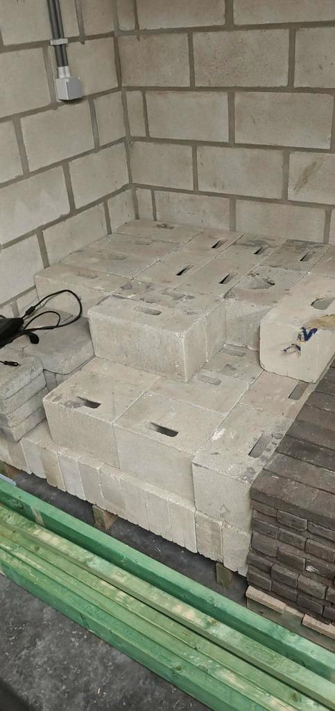 Betonblokken verschillende afmetingen en types, Bricolage & Construction, Briques, Comme neuf, Enlèvement