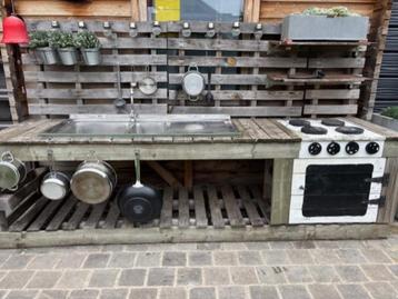 Speelkeuken buiten beschikbaar voor biedingen