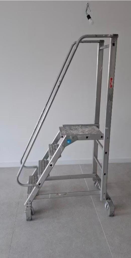 Bordestrap met wieltjes, Doe-het-zelf en Bouw, Ladders en Trappen, Gebruikt, Ladder, 2 tot 4 meter, Ophalen