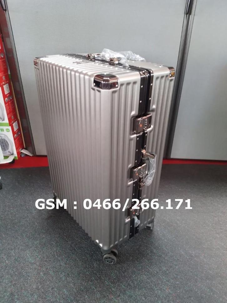 Nouveau Set de 3 Valises Model 2025 Gris Foncé, Bijoux, Sacs & Beauté, Valises, Neuf, Plastique dur, 70 cm ou plus, 55 cm ou plus