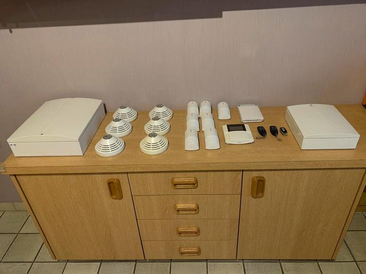 Alarm en brandmelders Jablotron, Doe-het-zelf en Bouw, Alarmsystemen, Zo goed als nieuw, Compleet systeem, Beweging, Draadloos