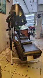 Allerlei kapper attributen, alle stoelen in leder, Ophalen