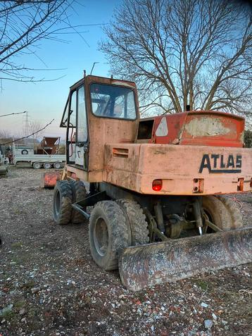 Grue atlas beschikbaar voor biedingen
