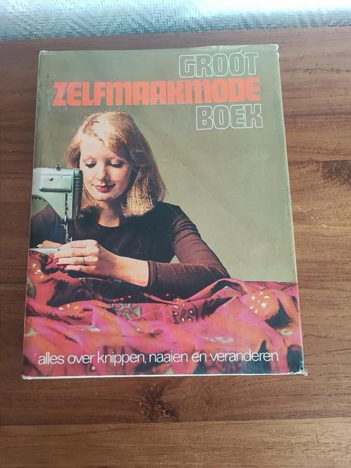Grote zelfmaakmode boek, Boeken, Hobby en Vrije tijd, Gelezen, Ophalen of Verzenden