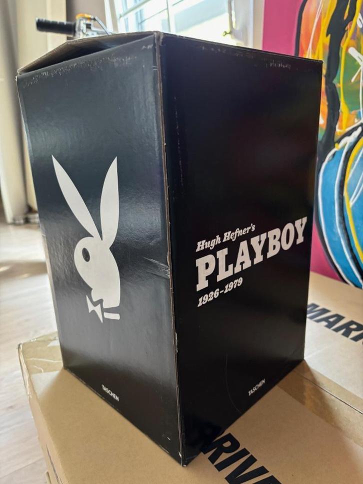 Taschen Hugh Hefner's Playboy, Boeken, Kunst en Cultuur | Fotografie en Design, Nieuw, Fotografie algemeen, Ophalen