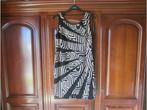 kleedje nummer 16 Joseph Ribkoff zwart met beige 50 euro., Kleding | Dames, Jurken, Joseph Ribkoff, Ophalen, Zo goed als nieuw
