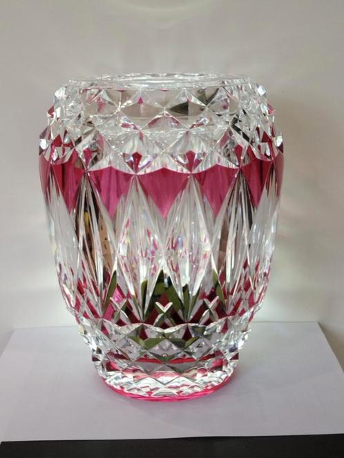 Val Saint Lambert, imposant vase doublé rouge(envoi gratuit), Antiquités & Art, Antiquités | Vases, Enlèvement ou Envoi
