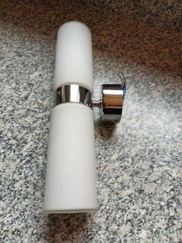 badkamerlamp wandbevestiging beschikbaar voor biedingen