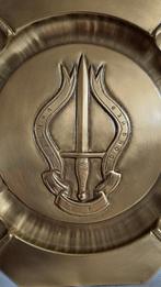 2Cdo Messing asbak United We Conquer, Verzamelen, Ophalen of Verzenden, Embleem of Badge