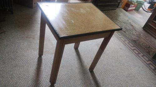 Kleine keukentafel (vintage) wegens overlijden, Huis en Inrichting, Tafels | Eettafels, Gebruikt, 50 tot 100 cm, 50 tot 100 cm
