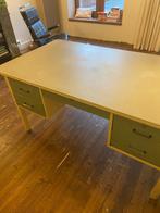 Bureau / Mid Century Tanker Desk in zacht groen, Huis en Inrichting, Bureaus, Ophalen, Gebruikt, Bureau
