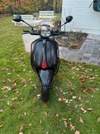 Vespa sprint, Fietsen en Brommers, Snorfietsen en Snorscooters, Ophalen, Zo goed als nieuw, Benzine, Vespa