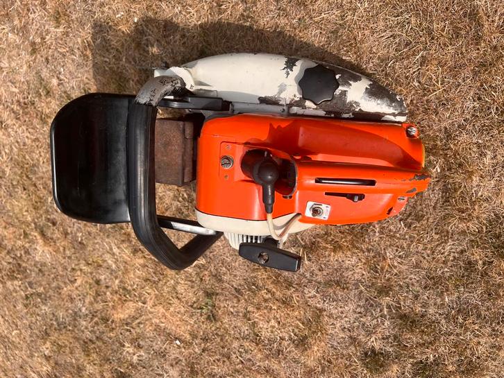 Stihl 08 S, Hobby en Vrije tijd, Modelauto's | 1:24, Zo goed als nieuw, Ophalen of Verzenden