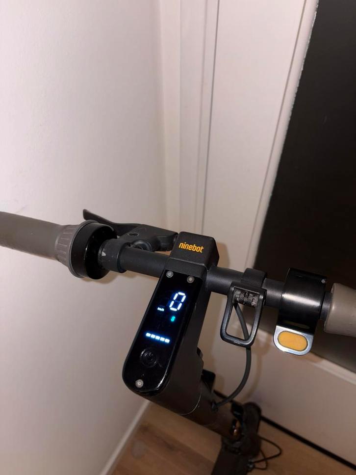 G30 MAX, Fietsen en Brommers, Steps, Zo goed als nieuw, Elektrische step (E-scooter), Ophalen