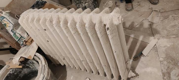 Radiateur en fonte, Bricolage & Construction, Chauffage & Radiateurs, Utilisé, Radiateur, Enlèvement