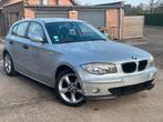 BMW 1 SERIE ✅116I BENZINE AIRCO GARANTIE 1 JAAR, Auto's, Zwart, 4 cilinders, Elektrische buitenspiegels, 5 deurs