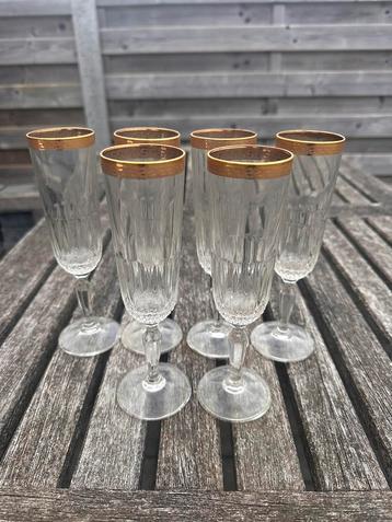 6 champagneglazen  beschikbaar voor biedingen