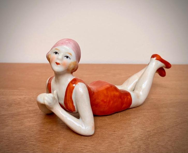 ANCIENNE FIGURINE en PORCELAINE BAIGNEUSE ART DÉCO 1930, Antiquités & Art, Antiquités | Porcelaine, Enlèvement ou Envoi