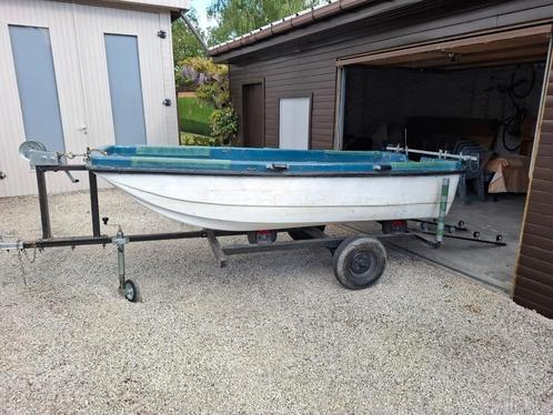 Tweepersoonsboot + trailer, Watersport en Boten, Vis- en Consoleboten, Zo goed als nieuw, Ophalen