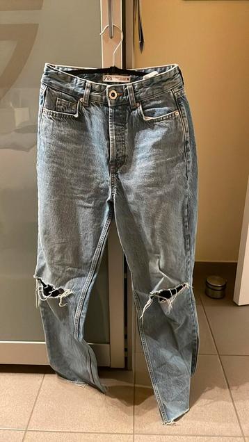 Jeans broek met gaten  beschikbaar voor biedingen