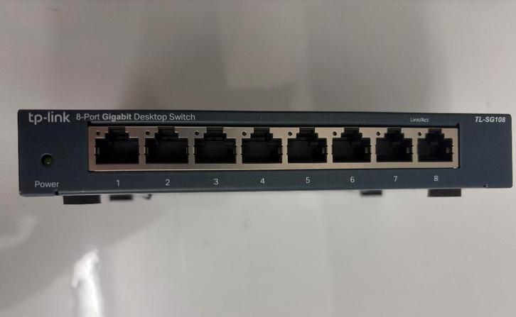 TP-Link Netwerk Switch - Unmanaged - 8 poorten, Informatique & Logiciels, Commutateurs réseau, Comme neuf, Enlèvement ou Envoi