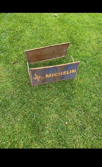 Vintage Michelin- en Marshall-banden met 3 houders 