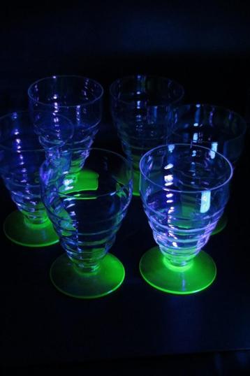 Uranium glas - Doyen - 6 waterglazen - art deco beschikbaar voor biedingen