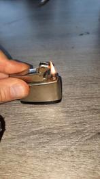 Briquet à essence des années 50/60 avec ruban à mesurer, Collections, Envoi, Utilisé, Briquet
