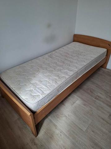 Gratis! 3 éénpersoonsbedden en ladeblokje  beschikbaar voor biedingen