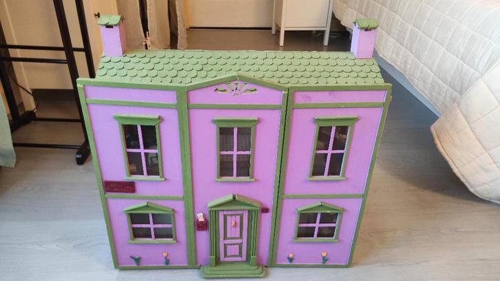 Maison de poupée en bois, Enfants & Bébés, Jouets | Maisons de poupées, Comme neuf, Maison de poupées, Enlèvement