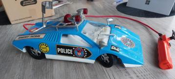 Politieauto afstandsbesturing beschikbaar voor biedingen