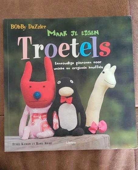 Maak je eigen troetels, Boeken, Hobby en Vrije tijd, Zo goed als nieuw, Borduren en Naaien, Geschikt voor kinderen, Ophalen of Verzenden