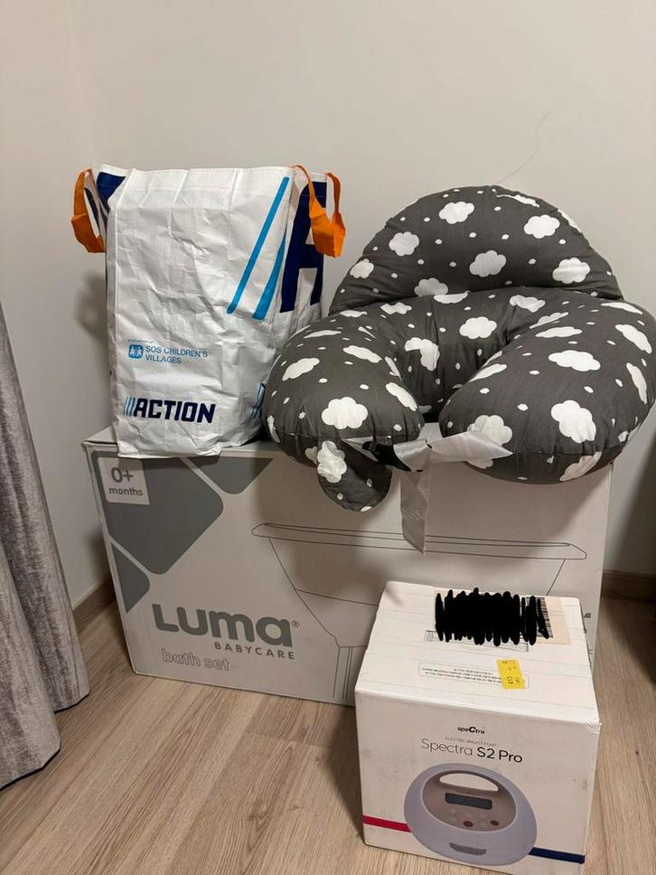 Baby uitzet: Luma badset, Spectra borstkolf, kleding, Enfants & Bébés, Bains & Soins, Comme neuf, Autres types, Autres marques