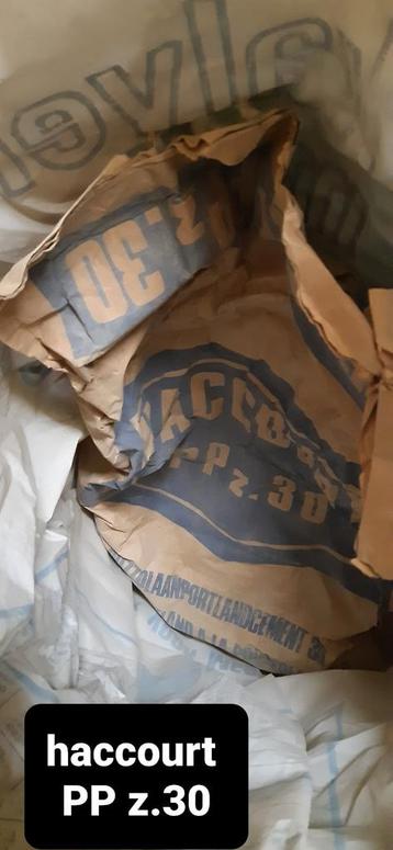 geopende zakken cement + gyproc +zand beschikbaar voor biedingen