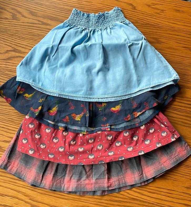 4 rokjes & 1 lange broek m. 116 / 6 jaar, Kinderen en Baby's, Kinderkleding | Kinder-kledingpakketten, Zo goed als nieuw, Ophalen of Verzenden