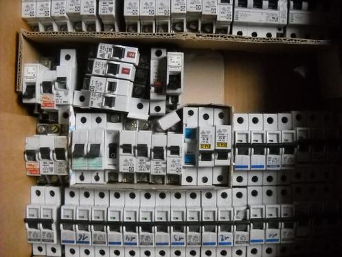 Disjoncteurs, sectionneurs & différentiels., Doe-het-zelf en Bouw, Elektriciteit en Kabels, Ophalen