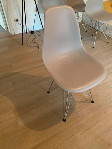 Stoelen beschikbaar voor biedingen