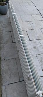 Radiateur verticale 22045  attache plus vanne thermostat., Bricolage & Construction, Chauffage & Radiateurs, Enlèvement, Utilisé