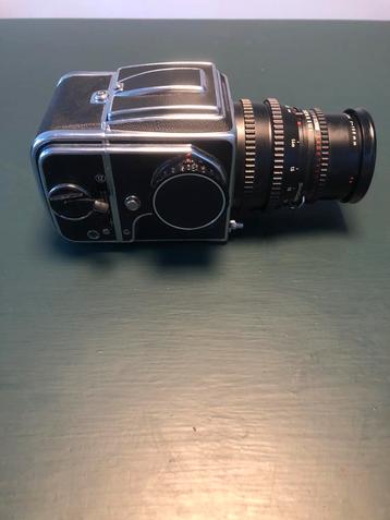 Hasselblad 500 C/M avec optiques Carl Zeiss disponible aux enchères