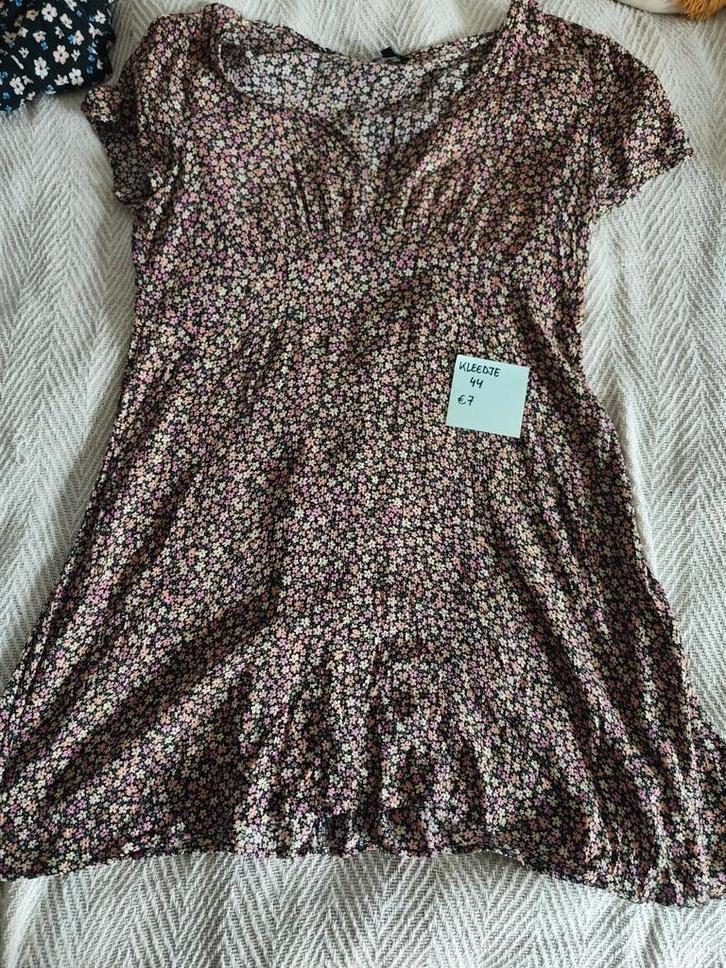 Dameskledij kleine prijsjes - goede kwaliteit - van M-XL, Kleding | Dames, Overige Dameskleding, Zo goed als nieuw, Ophalen