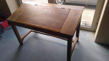 Oude tekentafel beschikbaar voor biedingen