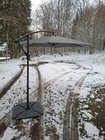 Parasol avec pied en béton et housse de protection, Tuin en Terras, Ophalen, Zo goed als nieuw