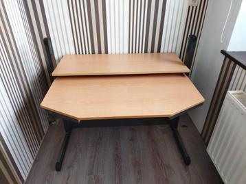 Bureau pour ordinateur beschikbaar voor biedingen